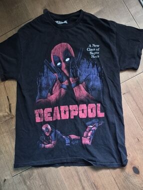Marvel Deadpool Black and Red Graphic Tee